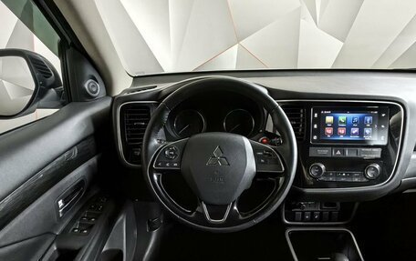 Mitsubishi Outlander III рестайлинг 3, 2018 год, 2 135 000 рублей, 15 фотография