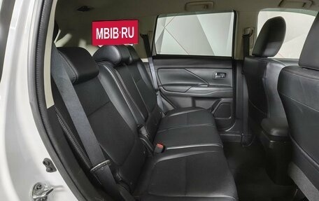 Mitsubishi Outlander III рестайлинг 3, 2018 год, 2 135 000 рублей, 12 фотография