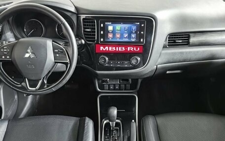 Mitsubishi Outlander III рестайлинг 3, 2018 год, 2 135 000 рублей, 11 фотография