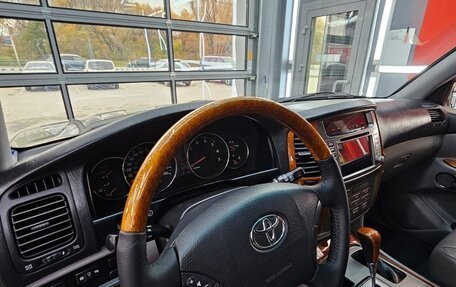 Toyota Land Cruiser 100 рестайлинг 2, 2003 год, 2 500 000 рублей, 11 фотография