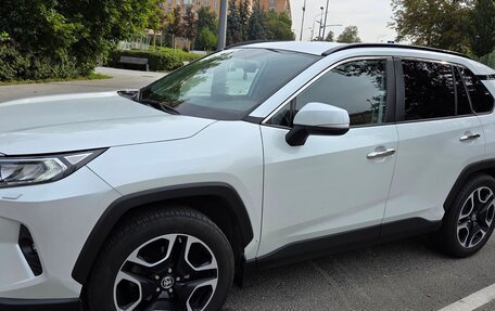 Toyota RAV4, 2020 год, 3 050 000 рублей, 1 фотография