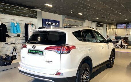 Toyota RAV4, 2018 год, 2 600 000 рублей, 4 фотография