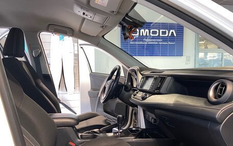 Toyota RAV4, 2018 год, 2 600 000 рублей, 10 фотография