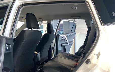 Toyota RAV4, 2018 год, 2 600 000 рублей, 14 фотография