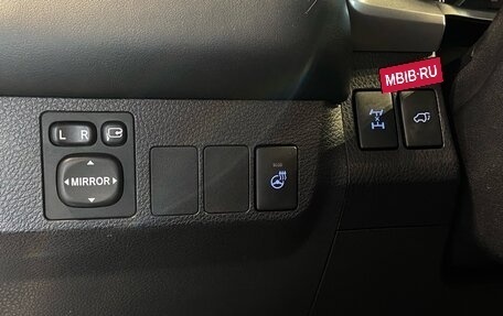 Toyota RAV4, 2018 год, 2 600 000 рублей, 19 фотография