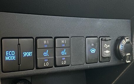 Toyota RAV4, 2018 год, 2 600 000 рублей, 27 фотография