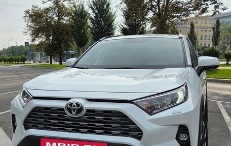 Toyota RAV4, 2020 год, 3 050 000 рублей, 2 фотография