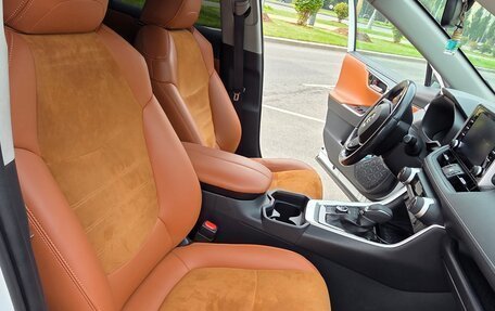 Toyota RAV4, 2020 год, 3 050 000 рублей, 13 фотография