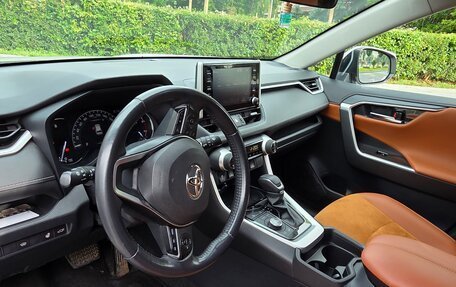 Toyota RAV4, 2020 год, 3 050 000 рублей, 14 фотография