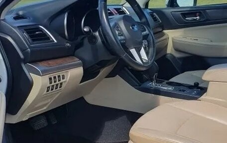 Subaru Outback IV рестайлинг, 2017 год, 2 350 000 рублей, 7 фотография