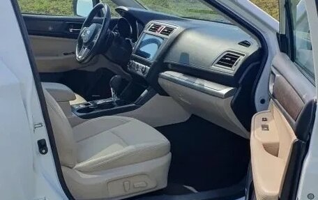 Subaru Outback IV рестайлинг, 2017 год, 2 350 000 рублей, 10 фотография