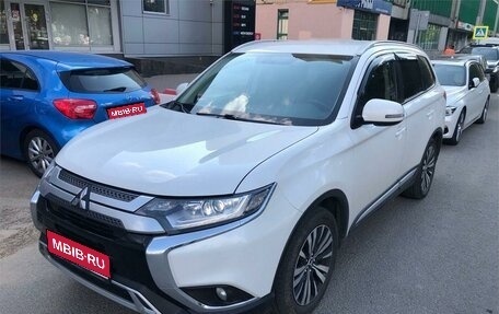 Mitsubishi Outlander III рестайлинг 3, 2020 год, 2 149 000 рублей, 1 фотография