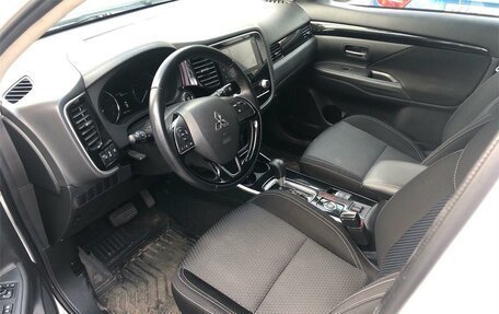 Mitsubishi Outlander III рестайлинг 3, 2020 год, 2 149 000 рублей, 5 фотография