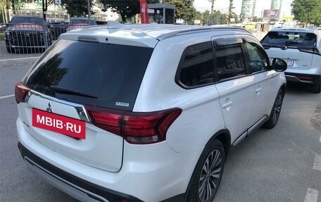 Mitsubishi Outlander III рестайлинг 3, 2020 год, 2 149 000 рублей, 3 фотография