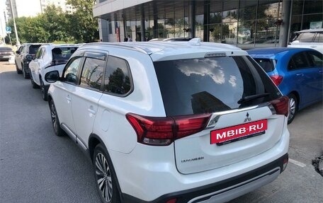 Mitsubishi Outlander III рестайлинг 3, 2020 год, 2 149 000 рублей, 4 фотография