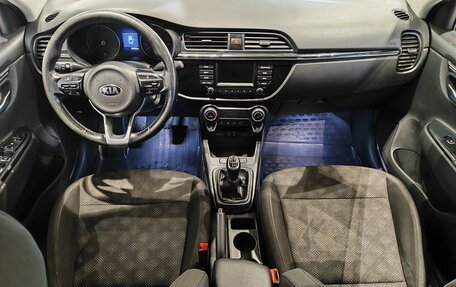 KIA Rio IV, 2017 год, 899 000 рублей, 10 фотография