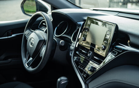 Toyota Camry, 2021 год, 2 500 000 рублей, 15 фотография