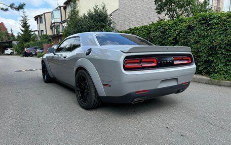 Dodge Challenger III рестайлинг 2, 2018 год, 3 600 000 рублей, 7 фотография