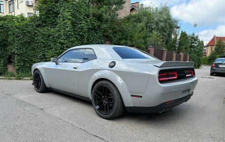 Dodge Challenger III рестайлинг 2, 2018 год, 3 600 000 рублей, 8 фотография