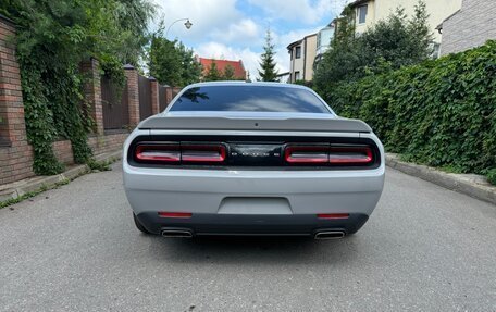 Dodge Challenger III рестайлинг 2, 2018 год, 3 600 000 рублей, 5 фотография
