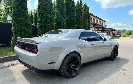 Dodge Challenger III рестайлинг 2, 2018 год, 3 600 000 рублей, 22 фотография