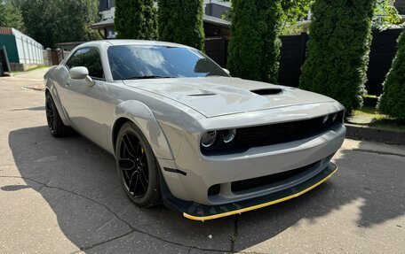 Dodge Challenger III рестайлинг 2, 2018 год, 3 600 000 рублей, 21 фотография