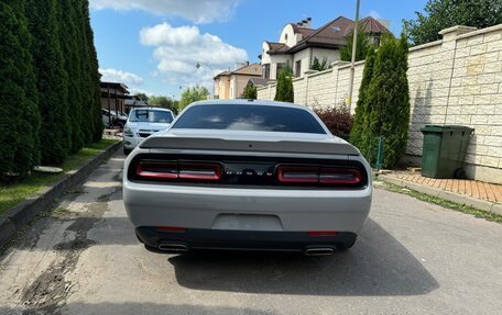 Dodge Challenger III рестайлинг 2, 2018 год, 3 600 000 рублей, 23 фотография