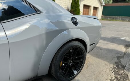 Dodge Challenger III рестайлинг 2, 2018 год, 3 600 000 рублей, 25 фотография