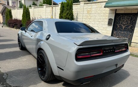 Dodge Challenger III рестайлинг 2, 2018 год, 3 600 000 рублей, 24 фотография