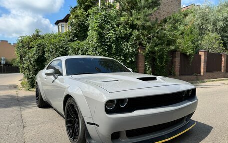 Dodge Challenger III рестайлинг 2, 2018 год, 3 600 000 рублей, 27 фотография