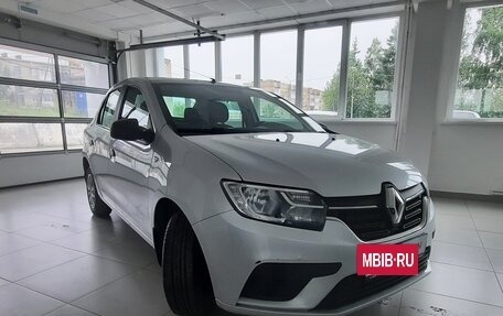 Renault Logan II, 2019 год, 900 000 рублей, 3 фотография