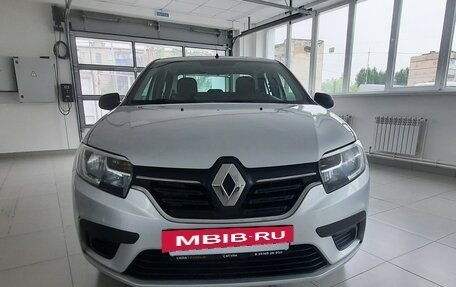 Renault Logan II, 2019 год, 900 000 рублей, 2 фотография