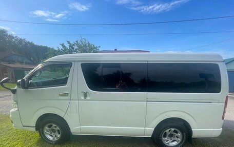 Toyota HiAce H200, 2013 год, 3 600 000 рублей, 2 фотография
