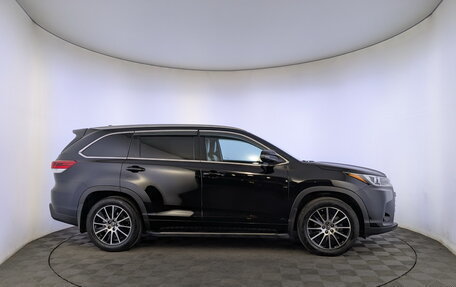Toyota Highlander III, 2018 год, 3 590 000 рублей, 4 фотография