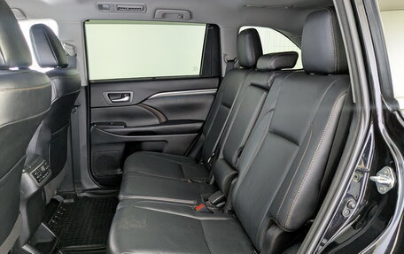 Toyota Highlander III, 2018 год, 3 590 000 рублей, 12 фотография