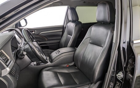Toyota Highlander III, 2018 год, 3 590 000 рублей, 21 фотография