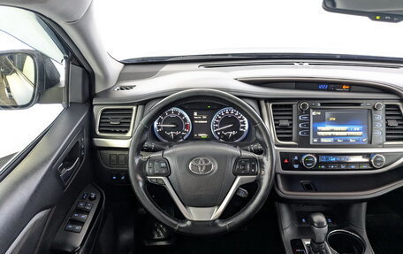 Toyota Highlander III, 2018 год, 3 590 000 рублей, 22 фотография