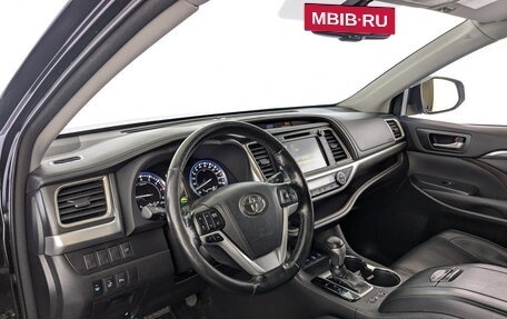 Toyota Highlander III, 2018 год, 3 590 000 рублей, 16 фотография