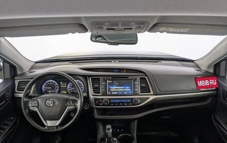 Toyota Highlander III, 2018 год, 3 590 000 рублей, 14 фотография