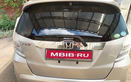 Honda Fit III, 2011 год, 900 000 рублей, 1 фотография