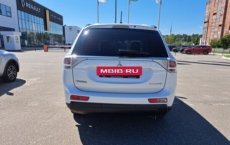 Mitsubishi Outlander III рестайлинг 3, 2013 год, 1 261 000 рублей, 10 фотография