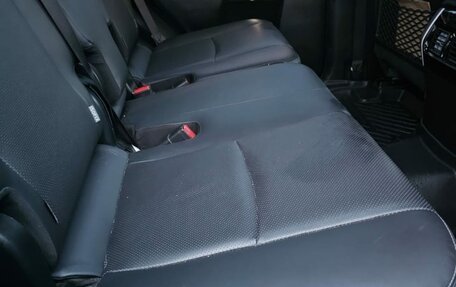 Toyota Land Cruiser Prado 150 рестайлинг 2, 2018 год, 4 000 000 рублей, 11 фотография