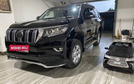 Toyota Land Cruiser Prado 150 рестайлинг 2, 2018 год, 4 000 000 рублей, 4 фотография