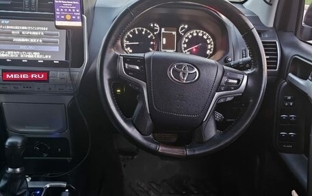 Toyota Land Cruiser Prado 150 рестайлинг 2, 2018 год, 4 000 000 рублей, 7 фотография