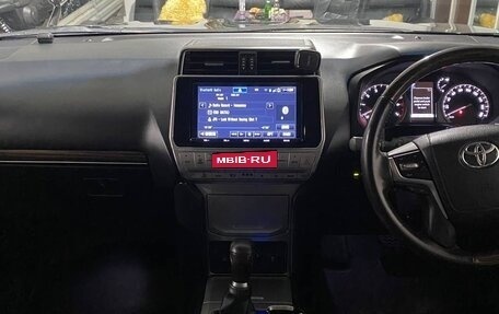 Toyota Land Cruiser Prado 150 рестайлинг 2, 2018 год, 4 000 000 рублей, 8 фотография