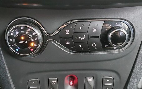 Renault Sandero II рестайлинг, 2015 год, 650 000 рублей, 17 фотография