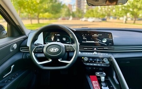 Hyundai Elantra, 2023 год, 2 390 000 рублей, 24 фотография