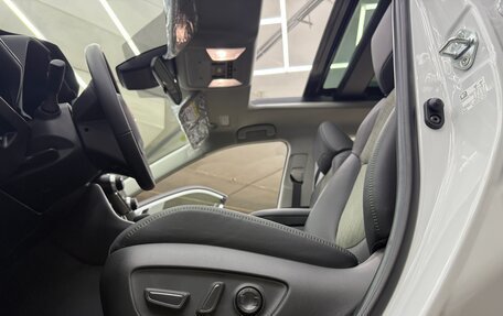 Toyota RAV4, 2025 год, 3 800 000 рублей, 24 фотография