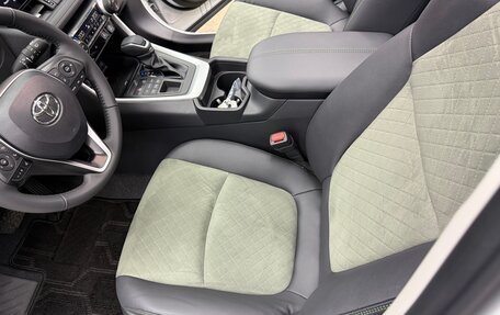 Toyota RAV4, 2025 год, 3 800 000 рублей, 23 фотография