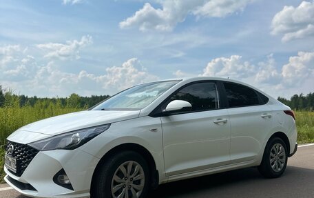 Hyundai Solaris II рестайлинг, 2020 год, 1 800 000 рублей, 4 фотография